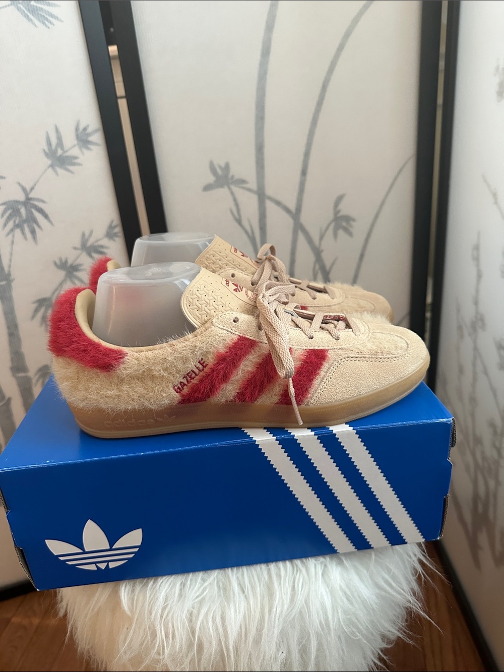 NWT adidas Gazelle Indoor Fuzzy Mohair Sneakers Beige Red JP8341 Sz 8.5